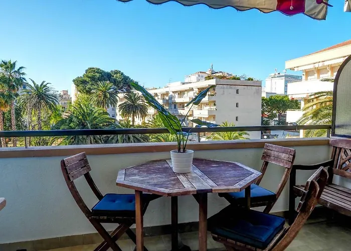 公寓 Clarimar By Hello Homes *